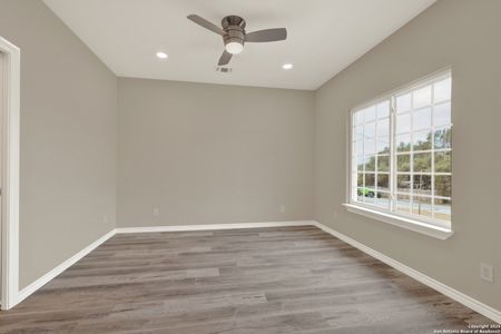 New construction Single-Family house 1196 Canyon Trce, Canyon Lake, TX 78133 null- photo 17 17