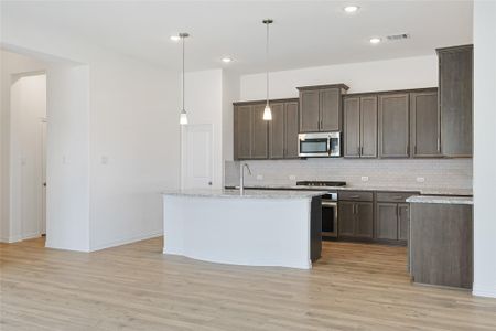 New construction Single-Family house 2127 Villa Bella Ln, Friendswood, TX 77546 plan Premier Series - Mahogany - image 4