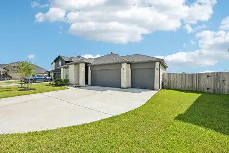 New construction Single-Family house 409 Chardonnay Dr, Alvin, TX 77511 - image