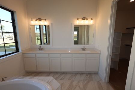 New construction Single-Family house 9912 Cavelier Canyon Ct, Montgomery, TX 77316 plan 16598 Gaines Glen Lane - image 9