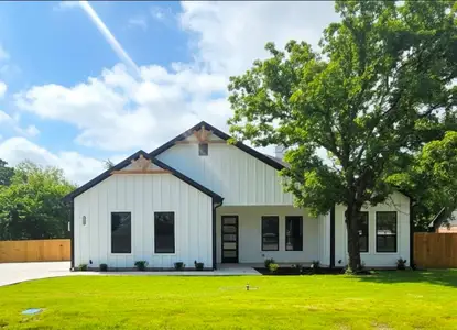 New construction Single-Family house 1106 E Sixth St, Springtown, TX 76082 - image