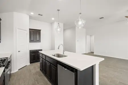 New construction Single-Family house 1908 Seminole Dr, Cleburne, TX 76033 plan Lexington - image 5