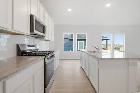 New construction Single-Family house 10726 Upwind Turn, Converse, TX 78109 plan Hickory - image 12