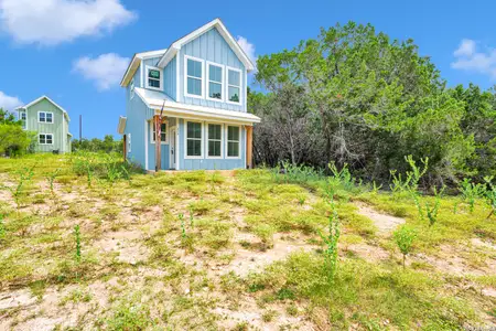 New construction Single-Family house 272 Broken Bow, Bandera, TX 78003 - image