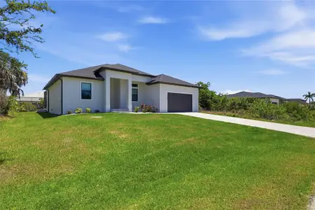 New construction Single-Family house 8105 Antwerp Cir, Port Charlotte, FL 33981 - image