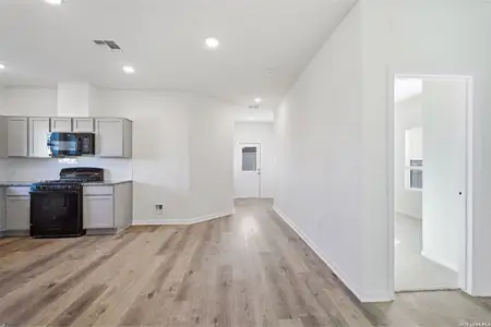 New construction Single-Family house 10714 Willow Dl, Converse, TX 78109 plan Pine - image 16