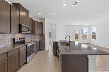 New construction Single-Family house 405 Panther Wy, Seguin, TX 78155 null- photo 9 9