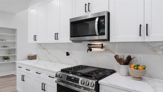 New construction Single-Family house 1840 E Lake Dr, Huntsville, TX 77340 - image 10