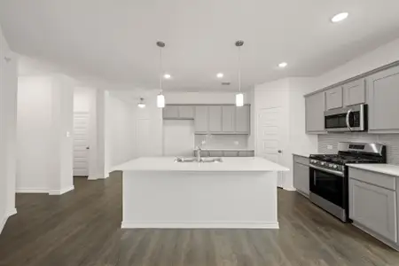 New construction Single-Family house 405 Choctaw Dr, Cleburne, TX 76033 plan Hamilton - image 6