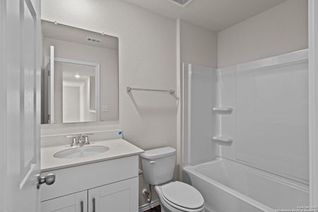 New construction Single-Family house 5168 Bay Breeze, San Antonio, TX 78245 plan Springfield - image 9