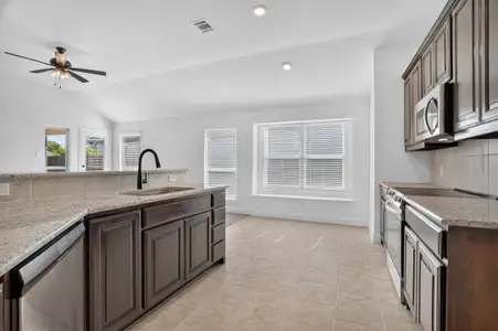 New construction Single-Family house 425 Rose Ave, Cleburne, TX 76033 plan Hanover - image 10