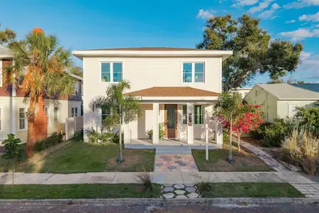 New construction Single-Family house 927 6Th St N, St. Petersburg, FL 33701 - image