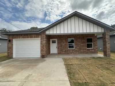 New construction Single-Family house 815 Sayle Street, Greenville, TX 75401 - photo 0