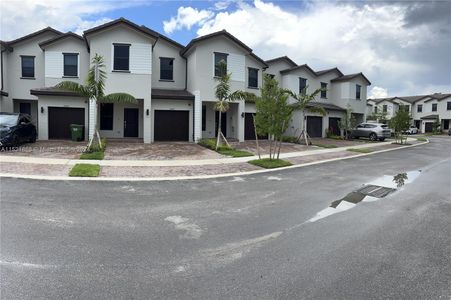 New construction Townhouse house 245 159 Court 0, Pembroke Pines, FL 33027 - photo 0