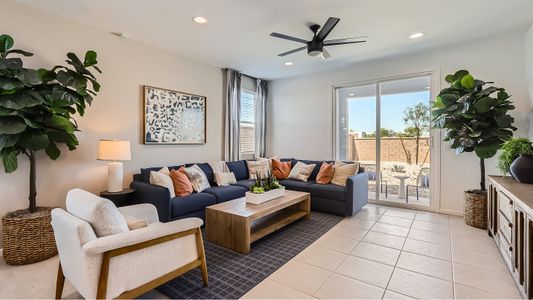 Western Garden: Crest 4