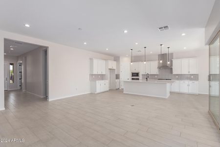 New construction Single-Family house 24030 N 171St Dr, Surprise, AZ 85387 Pinecrest- photo 8 8