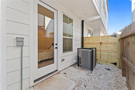 New construction Single-Family house 3109 Jensen Dr, Unit A, Houston, TX 77026 - image 4