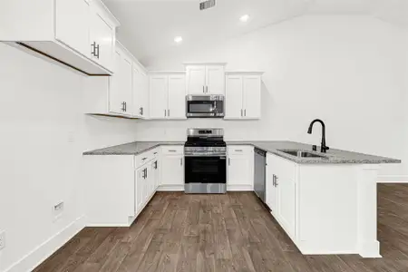 New construction Single-Family house 9352 Hard Rock Rd, Conroe, TX 77303 plan Darlington II - image 8