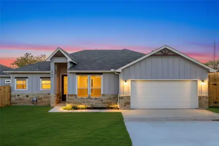 New construction Single-Family house 1407 N Rusk St, Weatherford, TX 76086 - image