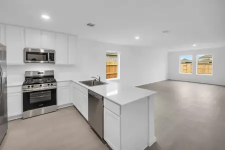 New construction Single-Family house 159 Sterling River Ln, Magnolia, TX 77354 plan RC Westbrook - image 3