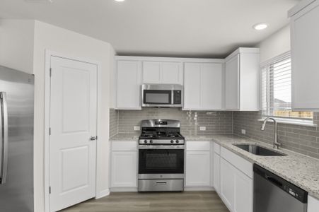 New construction Single-Family house 707 Stampede Rd, San Marcos, TX 78666 plan Pecan - image 10