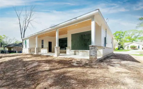 New construction Single-Family house 1049 Broadmoor Dr, Huntsville, TX 77340 - image