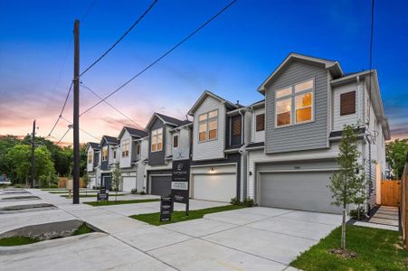 Welcome to Eastwood Place this is a community of 6 freestanding homes. Located near Medical Center, Downtown, and the University of Houston & Texas Southern campuses.