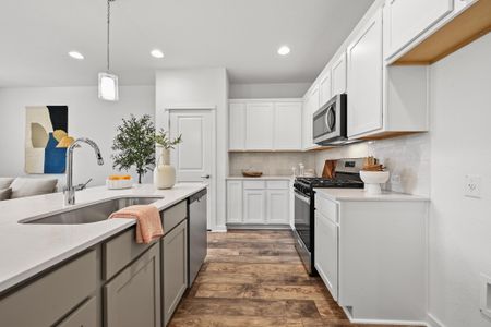 New construction Single-Family house 529 B Burlington Dr, Buda, TX 78610 - image 11