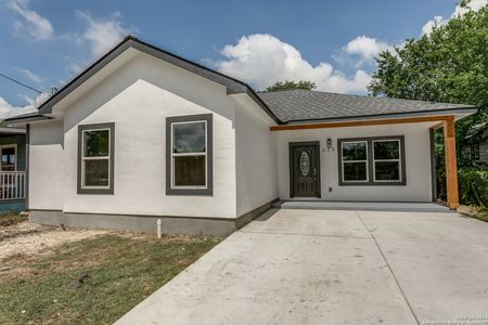 New construction Single-Family house 235 Florencia Ave, San Antonio, TX 78228 - photo 0