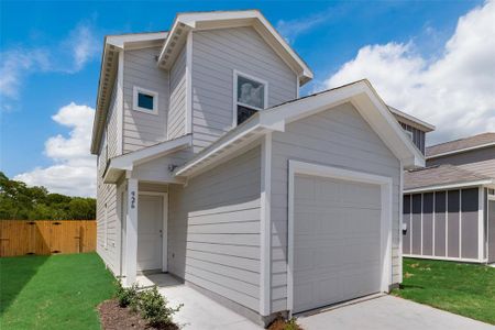 View of front of property featuring a front lawn