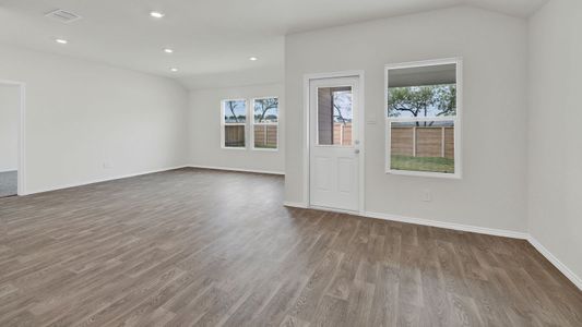 New construction Single-Family house 335 Honeydew Wy, Seguin, TX 78155 The Irvine- photo 18 18