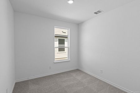 New construction Single-Family house 8334 Hamrick Cir, San Antonio, TX 78252 plan Hewitt - image 17