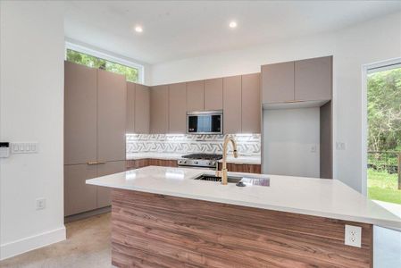 New construction Single-Family house 1713 E M Franklin Ave, Unit 2, Austin, TX 78721 - image 8