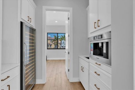 New construction Single-Family house 5964 Bayview Cir S, St. Petersburg, FL 33707 - image 15