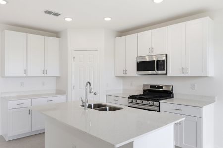 New construction Single-Family house 3192 Windswept Wy, Wildwood, FL 34785 plan Journey - image 5