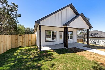 New construction Single-Family house 3104 Trinity River Trail, Granbury, TX 76048 - photo 0