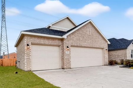 New construction Single-Family house 2107 Spring Hollow Dr, Baytown, TX 77521 - image