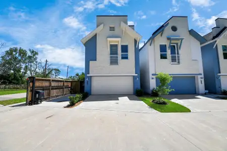 New construction Single-Family house 1043 Glen Ave, Houston, TX 77088 - image