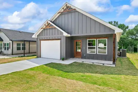 New construction Single-Family house 805 Arrowhead Ct, Granbury, TX 76048 - image