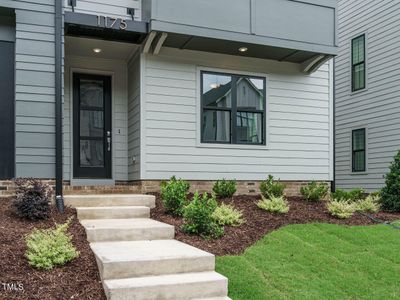 002-1280x960-front-porch