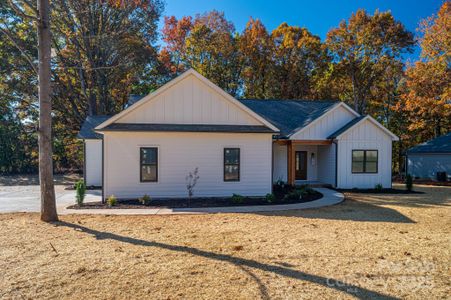New construction Single-Family house 1916 Friendly Ln, Newton, NC 28658 - image