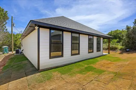 New construction Single-Family house 5915 Black Pine Cir, Granbury, TX 76048 - image