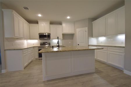 New construction Single-Family house 9 Snead Lane, Huntsville, TX 77340 - photo 6 6