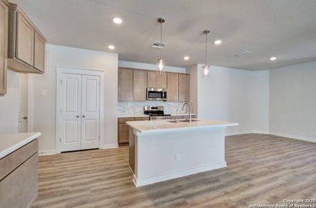 New construction Single-Family house 3621 Meteor Rd, New Braunfels, TX 78130 Landmark Series - Driskill- photo 5 5