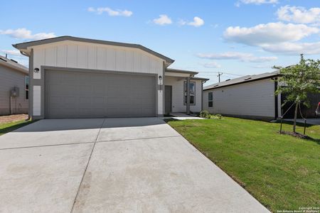 New construction Single-Family house 1305 Entrada De Real, Converse, TX 78109 Becket- photo 0