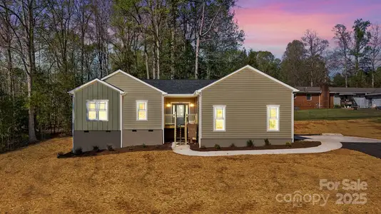 New construction Single-Family house 9165 Cherokee Dr, Hickory, NC 28601 - image