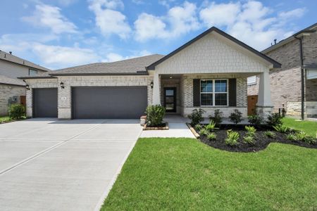 New construction Single-Family house 71 Leon Wy, Dayton, TX 77535 plan The Everett C, 3-Car Garage - image