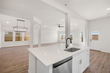 New construction Single-Family house 3222 Emerald Hills Dr, Angleton, TX 77515 - image 7