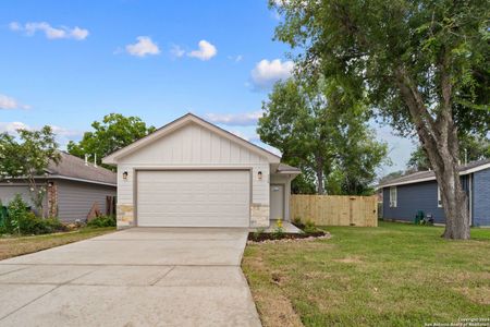 New construction Single-Family house 530 W Byrd Blvd, Universal City, TX 78148 - photo 0