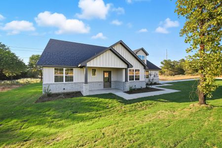 New construction Single-Family house Springtown, TX 76023 plan Garrison III - image 3